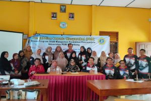 Dosen Manajemen Pendidikan PPs UPGRIP Sharing Penulisan Karya Ilmiah dengan Guru SMAN 1 Payaraman