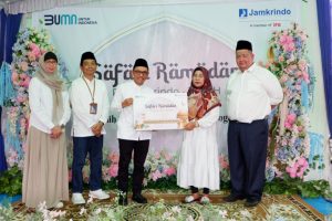 Berbagi Berkah di Bulan Ramadan, Jamkrindo Salurkan Bantuan Sosial di Palembang