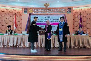 Soroti Tentang Dialek Geografi di OKUS, Dosen UPGRIP Hetilaniar Sukses Raih Doktor di UNNES