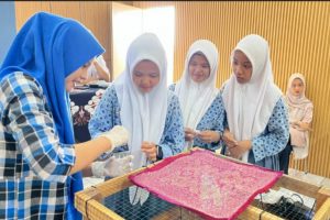 Pusat Kajian Sriwijaya UPGRIP Gandeng Mapasaba Latih Generasi Muda Melalui Giat Konservasi Songket