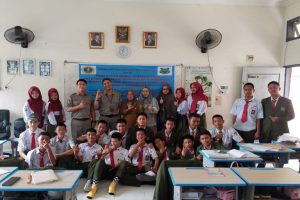 Dosen Bahasa Inggris, FKIP UPGRIP Tingkatkan Kompetensi Guru dan Siswa SMKN 4 Melalui Pelatihan Media Pembelajaran Interaktif Berbasis Teknologi