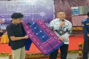 Mahasiswa Seni Pertunjukan Hidupkan Sejarah Songket Lewat Seminar “Simfoni Sutra Emas”