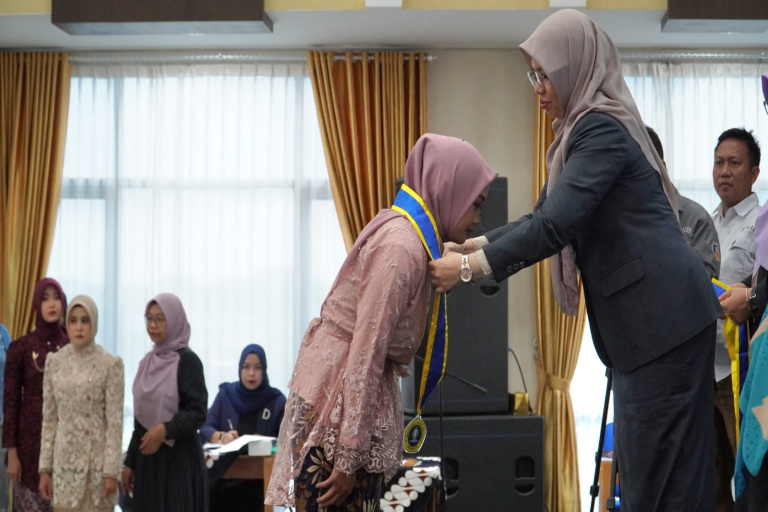 Yudisium ke-162 FKIP UPGRIP Teguhkan Lulusan Unggul, Beradab, dan Siap Bersaing di Dunia Profesional