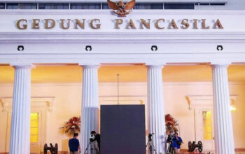 Pancasila di Persimpangan Jalan