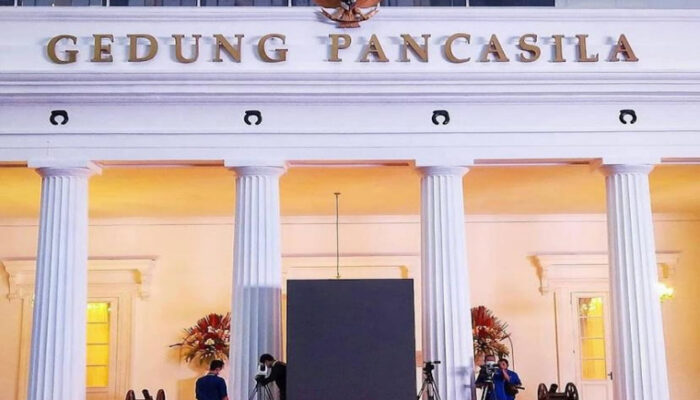 Pancasila di Persimpangan Jalan