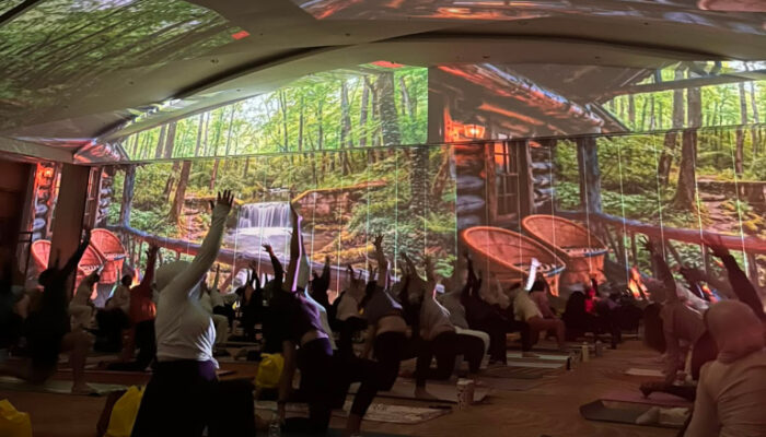 ARYADUTA Palembang Hadirkan Kembali Cinematic Yoga, 120 Peserta Rasakan Sensasi Berolahraga yang Berbeda