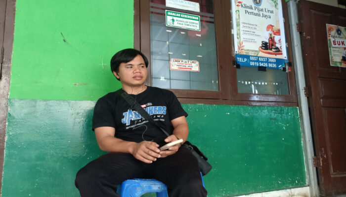 Tak Melihat Dunia, Tapi Mampu Menaklukkannya: Bersama Tri, Pendi Suardi Menemukan Jalan Menuju Prestasi