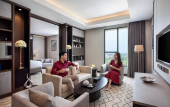 Rayakan HUT ke-8, Wyndham OPI Hotel Palembang Tebar Kepedulian dan Tawarkan Pengalaman Menginap Mewah