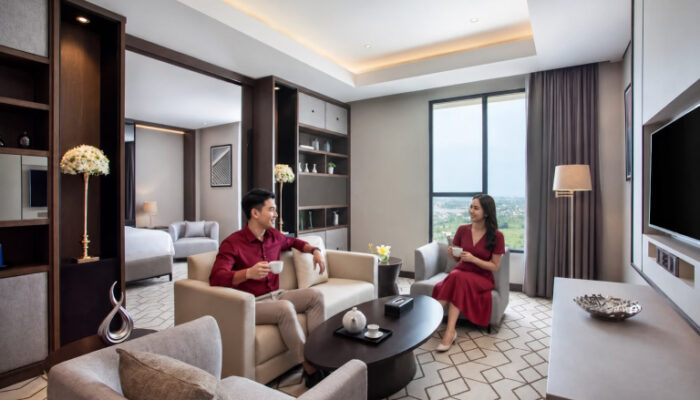 Rayakan HUT ke-8, Wyndham OPI Hotel Palembang Tebar Kepedulian dan Tawarkan Pengalaman Menginap Mewah