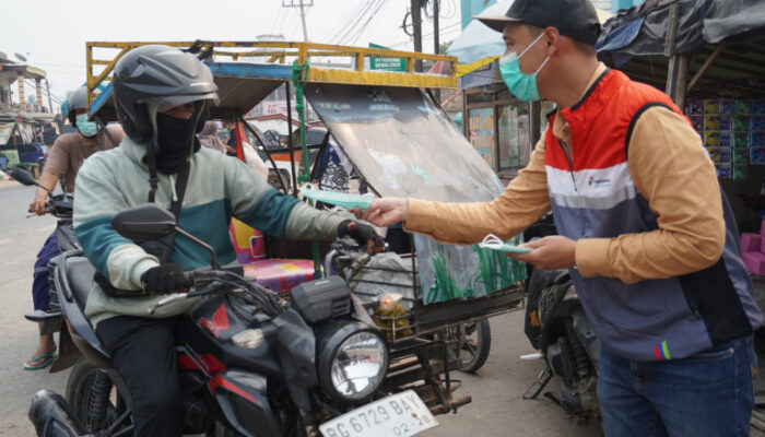 Respons Cepat Dampak Karhutla, PHE Jambi Merang Bagikan Masker ke Warga Sekitar