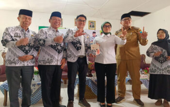 Bukman Lian, Ketua PGRI Sumsel Launching Program Pelatihan AI dan Coding bagi Guru SD, SMP/MTs, SMA/SMK/MA se-Sumatera Selatan di Kabupaten Lahat
