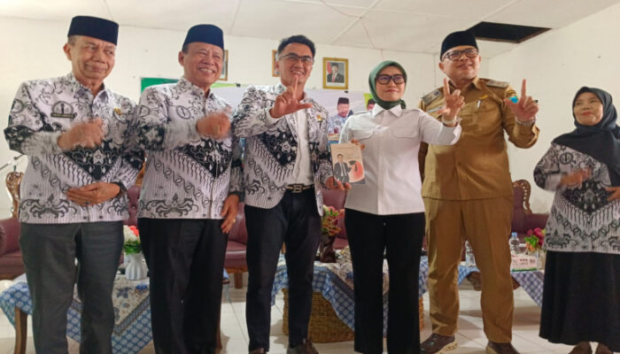 Bukman Lian, Ketua PGRI Sumsel Launching Program Pelatihan AI dan Coding bagi Guru SD, SMP/MTs, SMA/SMK/MA se-Sumatera Selatan di Kabupaten Lahat
