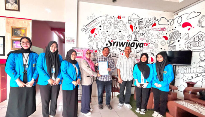 Mahasiswa Bahasa Indonesia FKIP UPGRIP Praktik Langsung Dunia Penyiaran di Sriwijaya TV