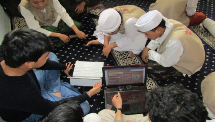 Gen LIMAS OJK Sumsel Ajak Santri Cerdas Kelola Keuangan Syariah